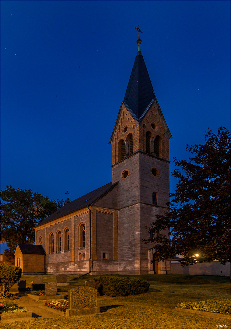 Kirche in Calenberge am Freitag