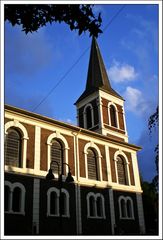 Kirche in der Erkrather Fußgängerzone...