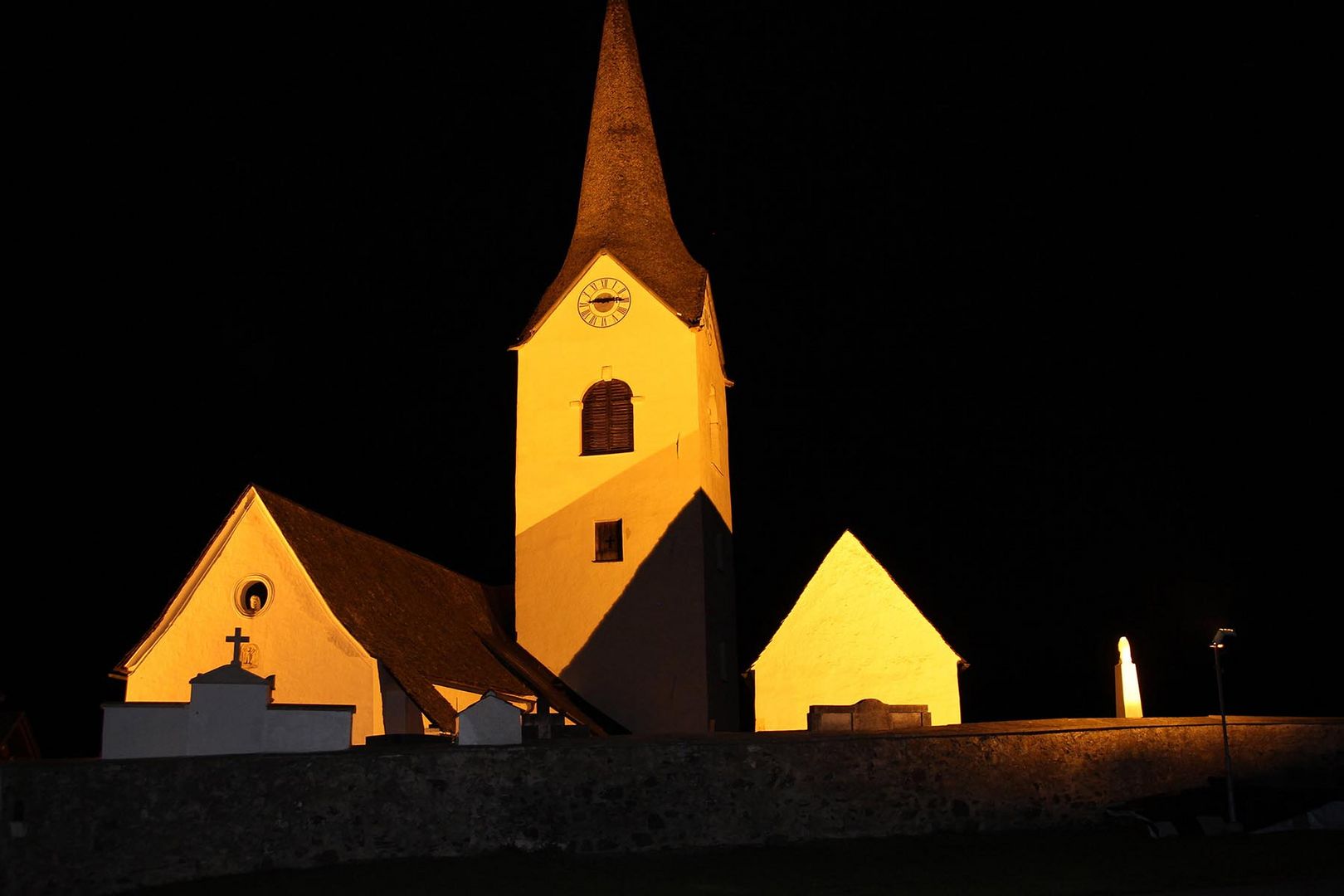 KIRCHE IN DER NACHT