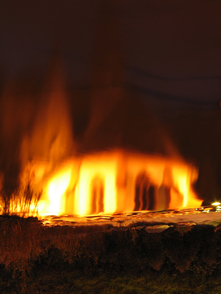 Kirche in Flammen