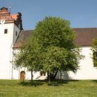 Kirche in Löbnitz am See mit Einblick