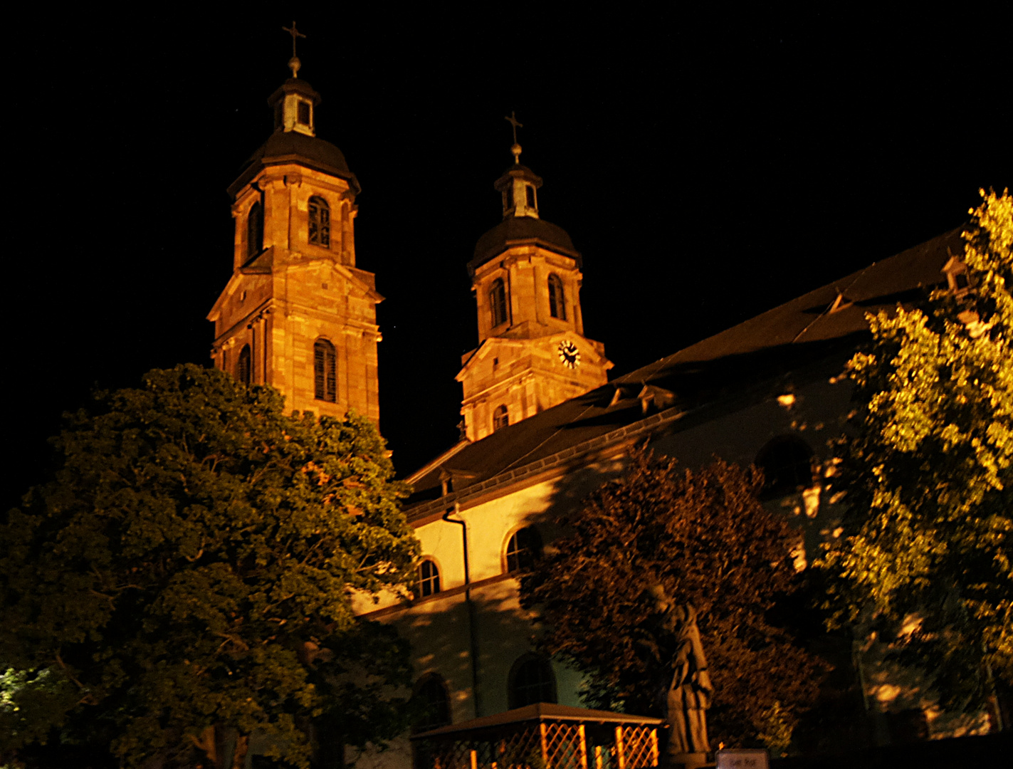 Kirche in Miltenberg bei Nacht