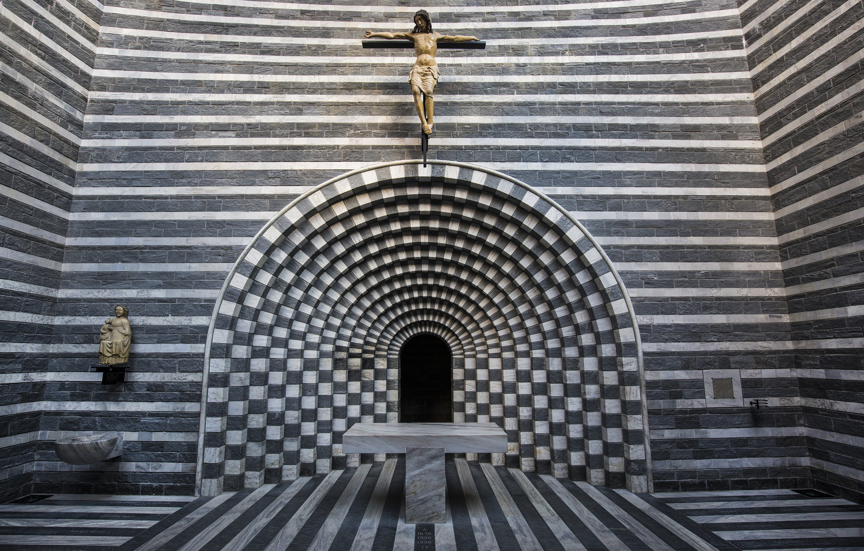 Kirche in Mogno von Mario Botta