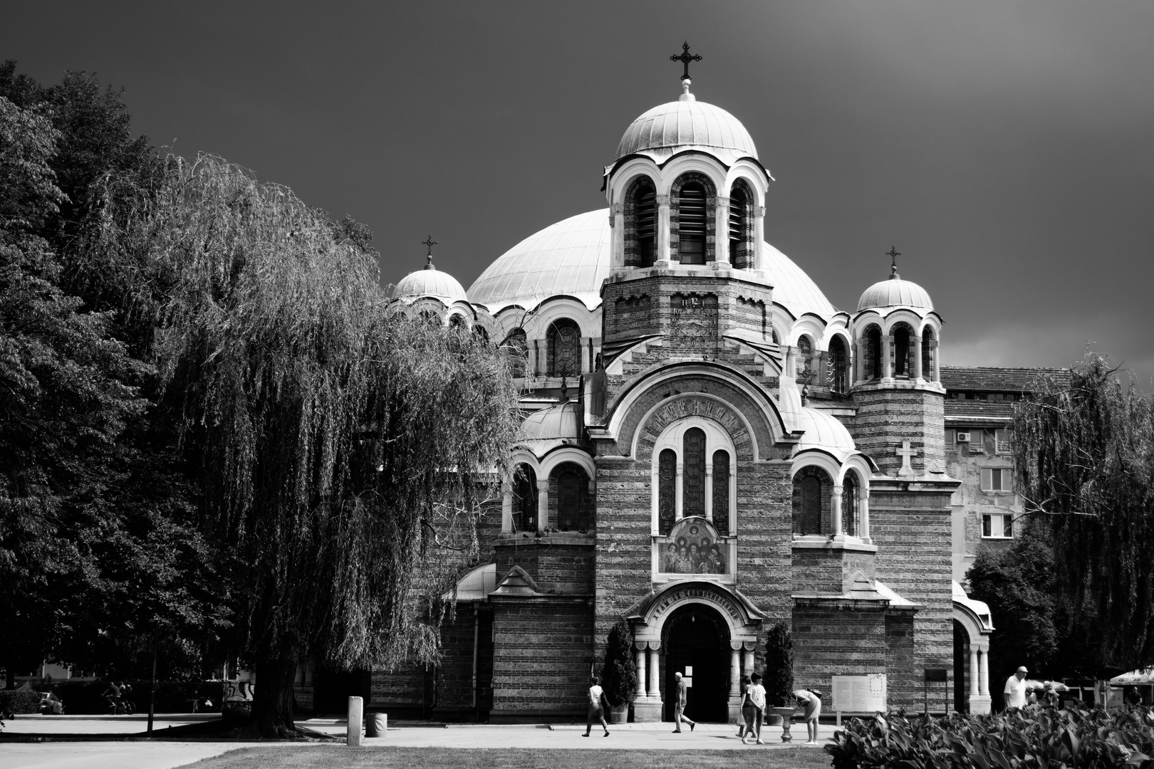 Kirche in Sofia kurz vor einem Gewitter