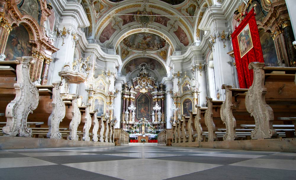 Kirche in Toblach Dolomiten