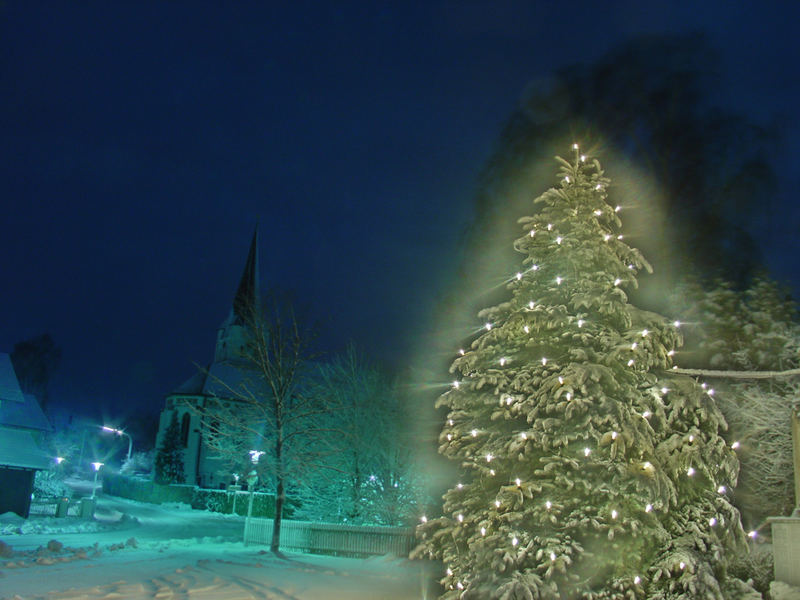 Kirche in Weihnachtsstimmung