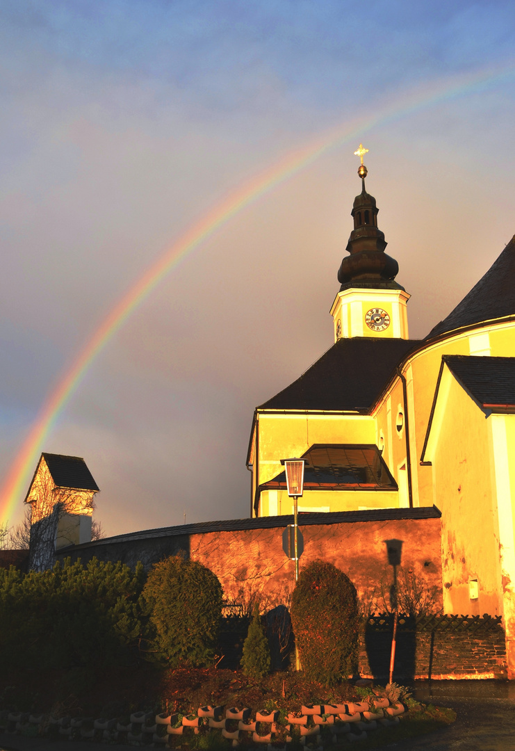 Kirche in wenigzell- mit regenbogen