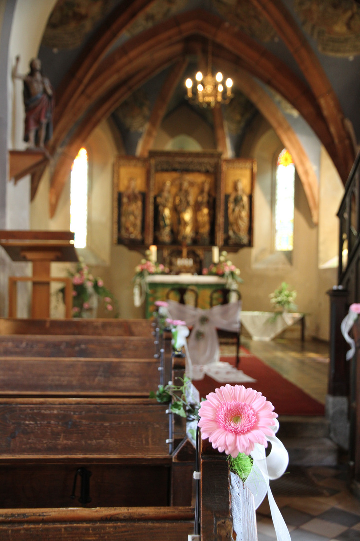 Kirche in Zwickau-Crossen nach der Hochzeit