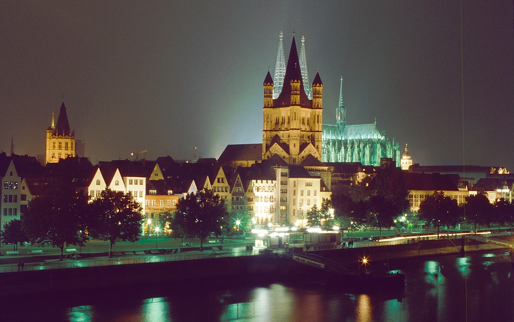 Kirche Kirche Gross St.Martin vor dem Kölner Dom