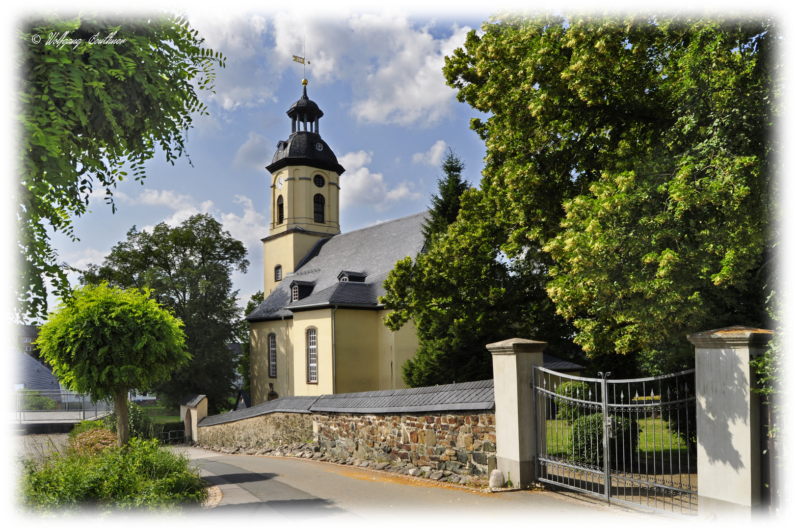 Kirche Langenbach, nördlich von Schneeberg