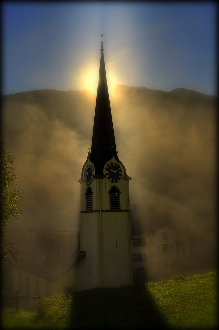 Kirche Luchsingen mit Nebel 2012