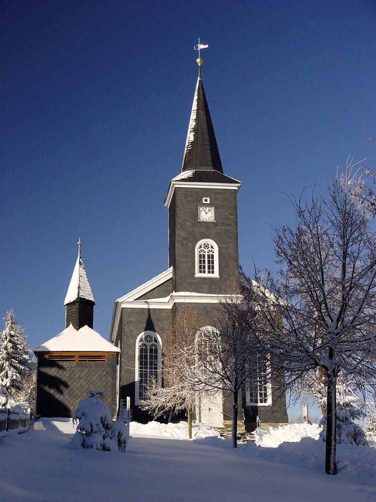 Kirche Masserberg zur Winterzeit