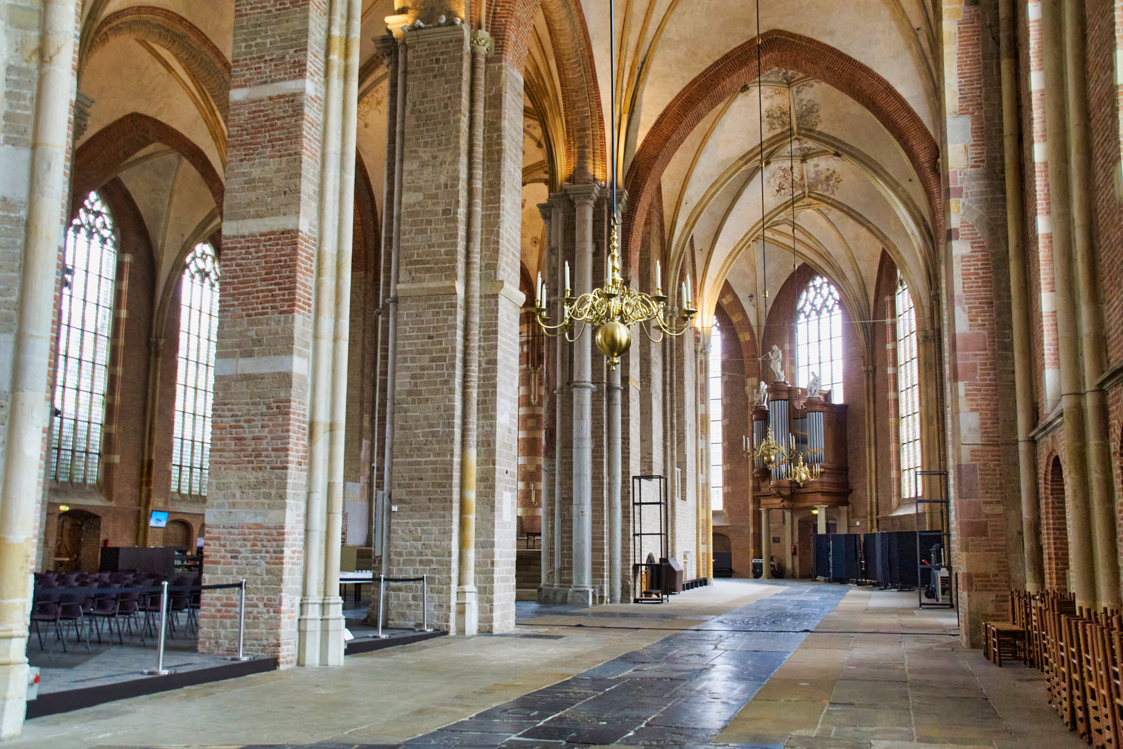 Kirche mit Durchblick