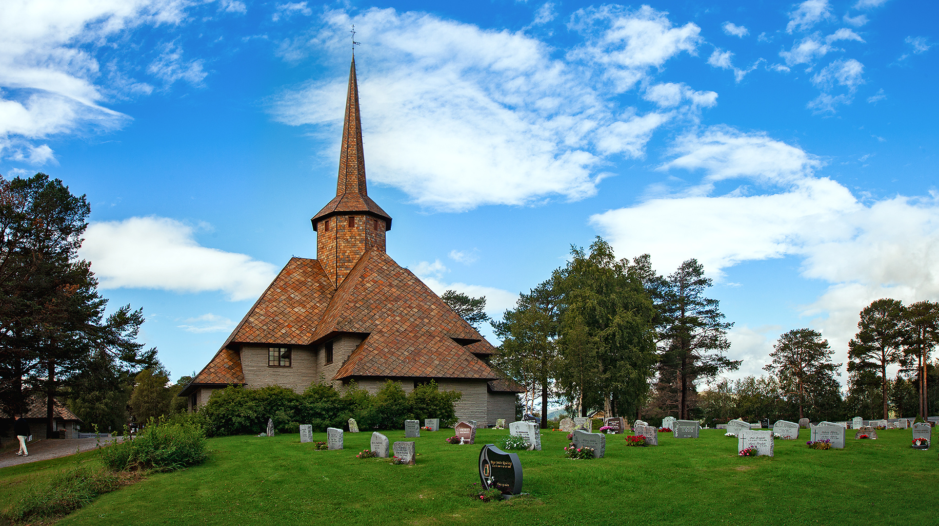 Kirche mit Friedhof 001