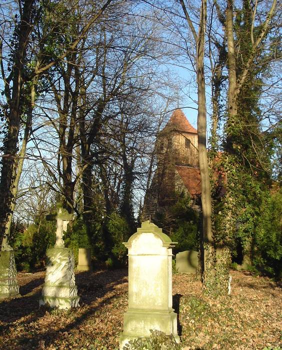 Kirche mit Friedhof