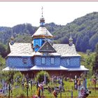 Kirche mit Friedhof im Huzulenland