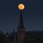 Kirche mit Mond