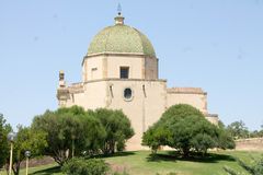 Kirche mit Mosaikdach