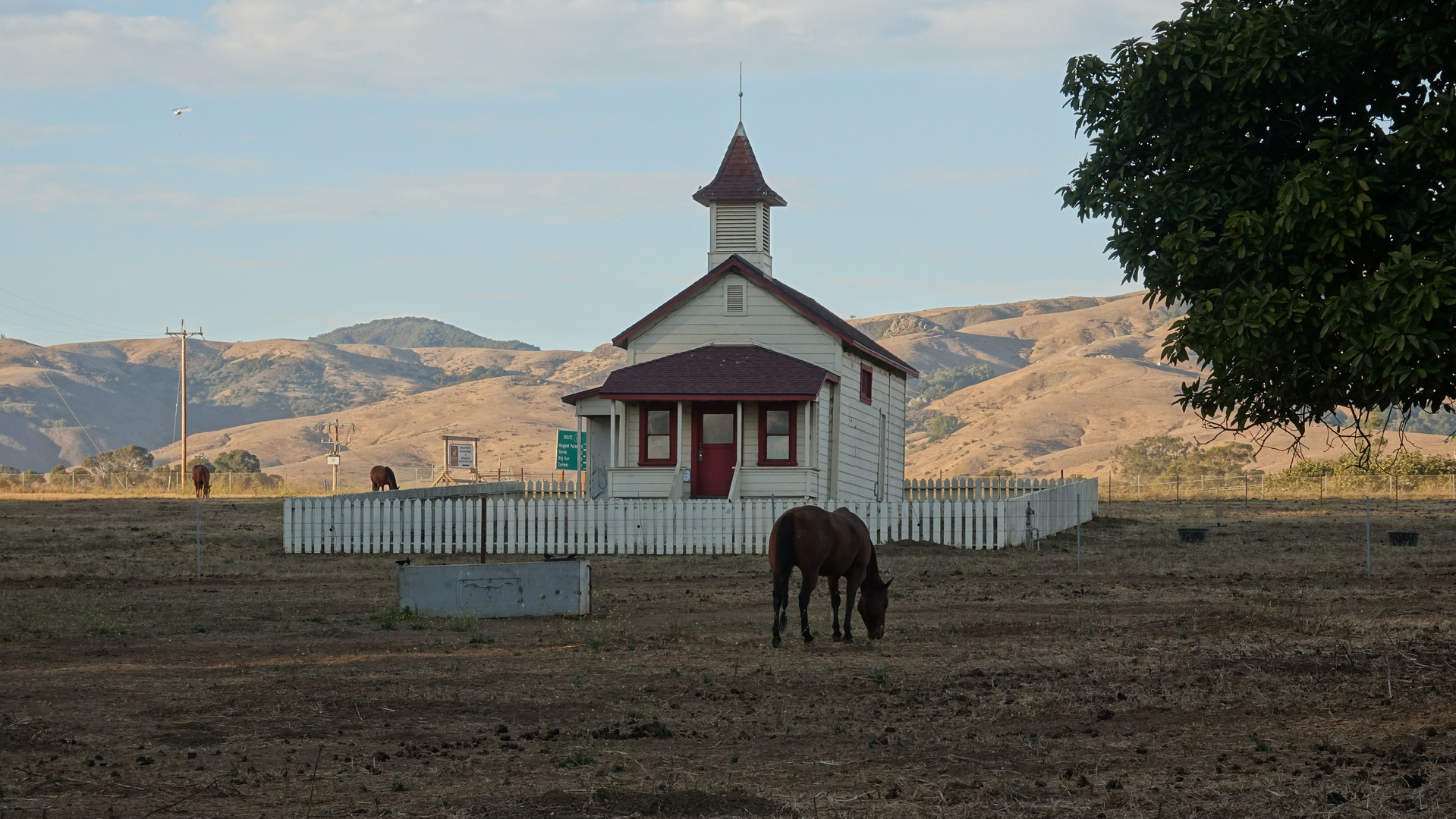 Kirche mit Pferd, San Simenon, CA