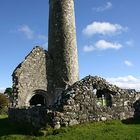 Kirche mit Rundturm in Clonmacnoise