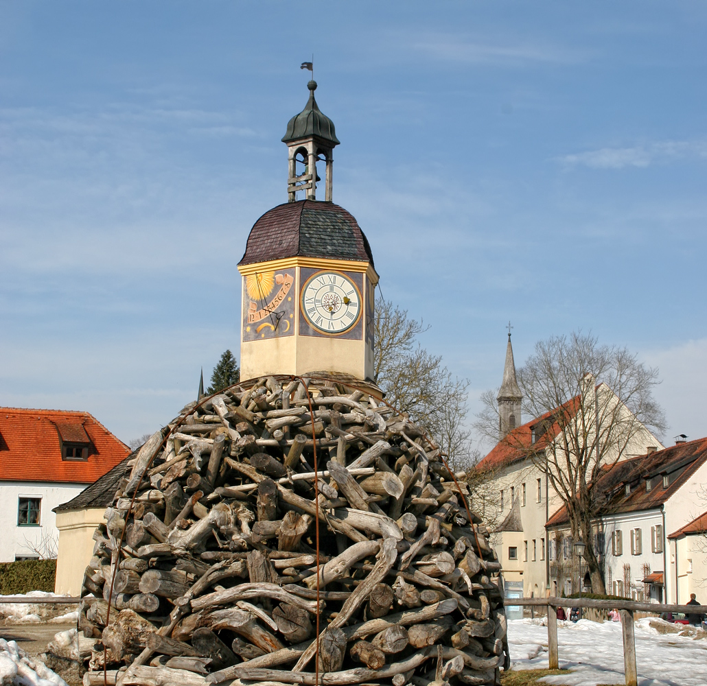 KIRCHE MIT SCHEITERHAUFEN-BURGHAUSEN