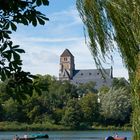 Kirche mit Schlossteich