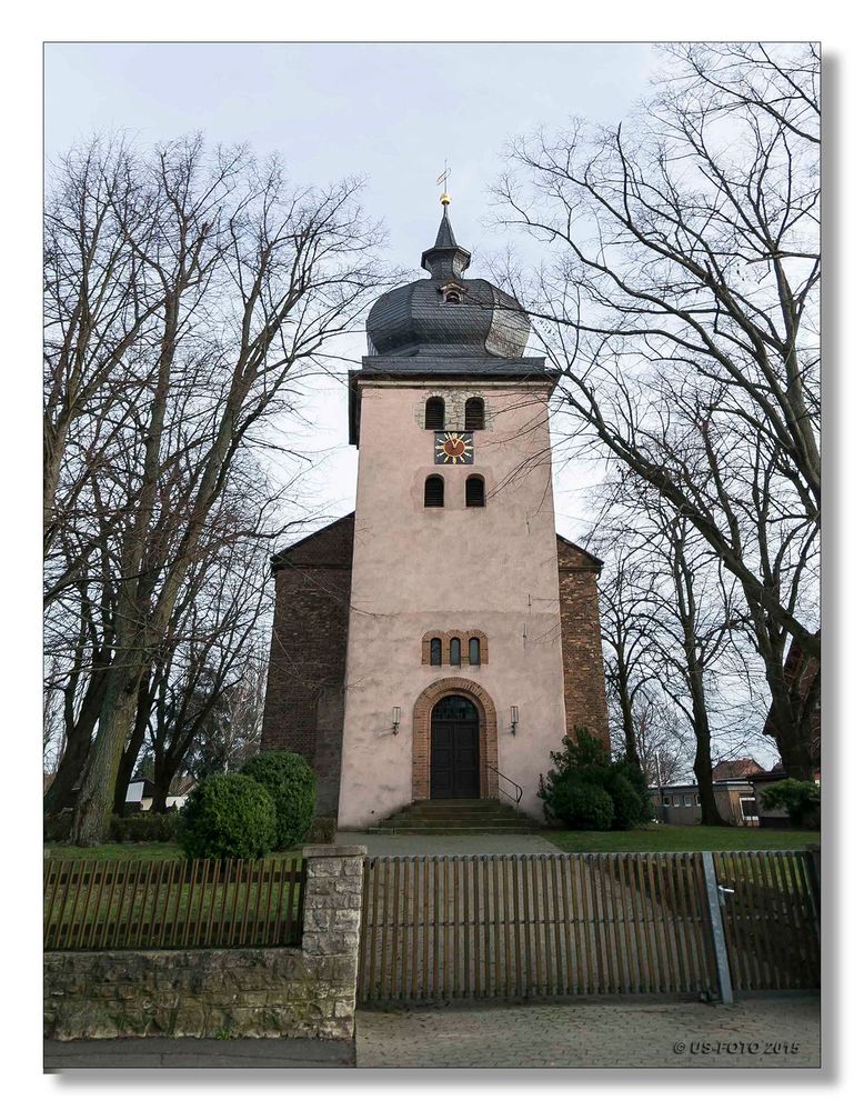 Kirche mit Ziebelturm in Braunschweig Timmerlah