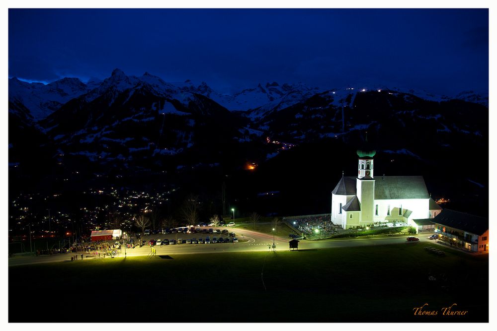 Kirche neben Funkenfest