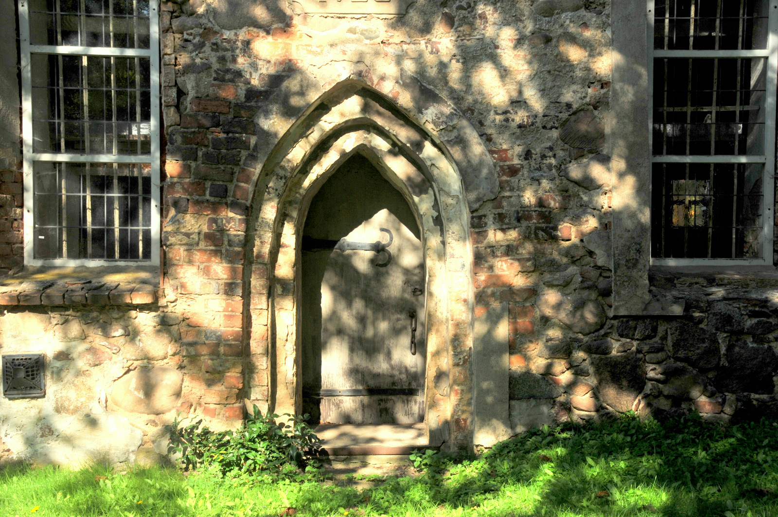 Kirche portal in Kasel-Golzig
