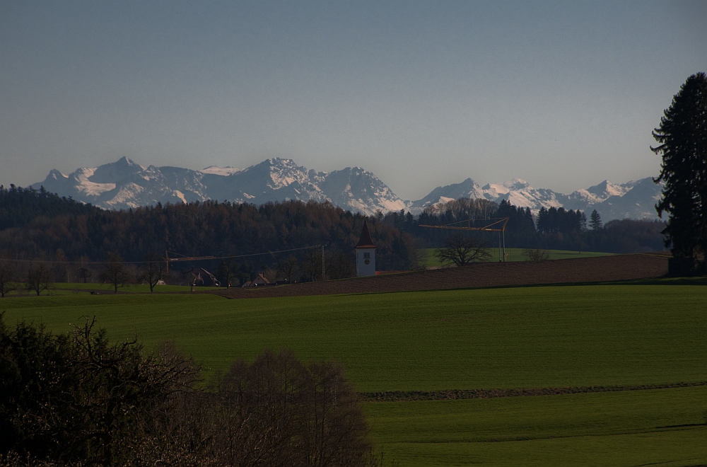 Kirche Schlier grüsst die Alpen