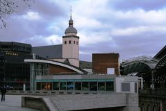 Kirche St. Mariä Himmelfahrt, Bahnhofsvorplatz (2) (04.01.2012)