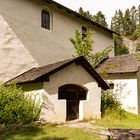 Kirche St. Peter Mistail mit Beinhaus und Sakristei