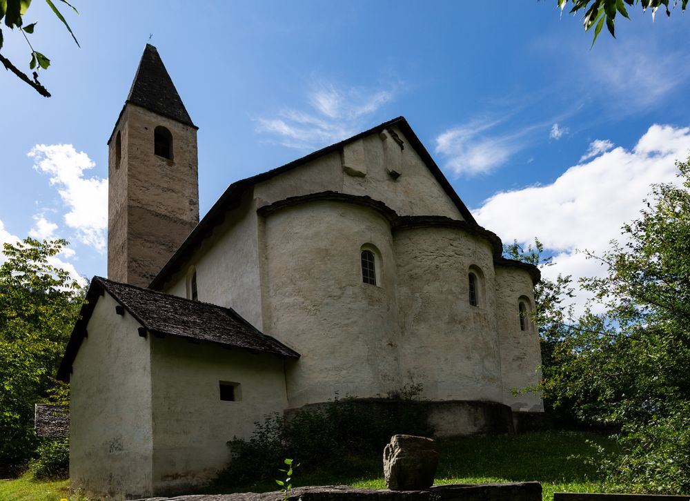 Kirche St. Peter Mistail mit Sakristei