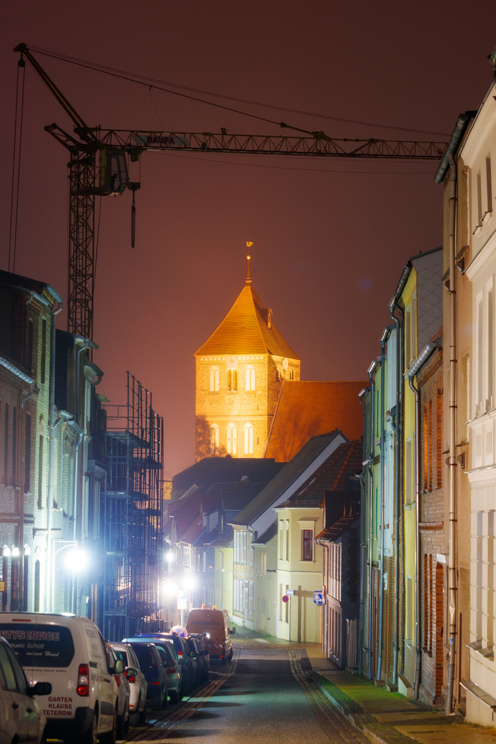 Kirche St. Peter und Paul bei Nacht