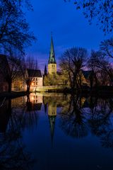 Kirche St.Peter und Paul gespiegelt