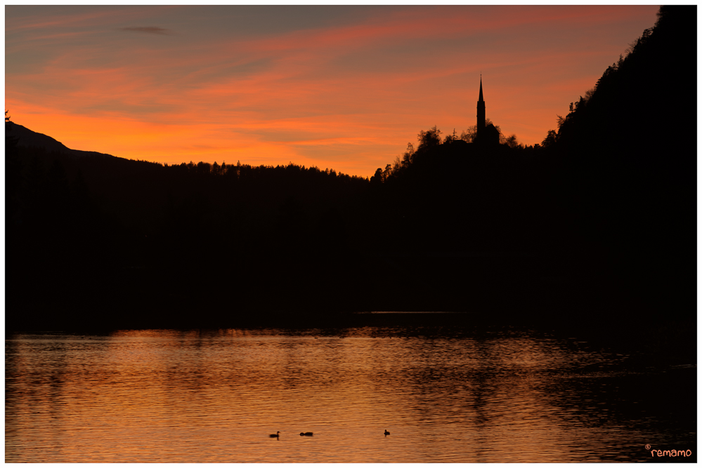 Kirche Tamins im Abendrot