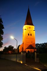 Kirche Taufkirchen bei Nacht