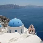 Kirche über dem Krater der Vulkaninsel Santorini