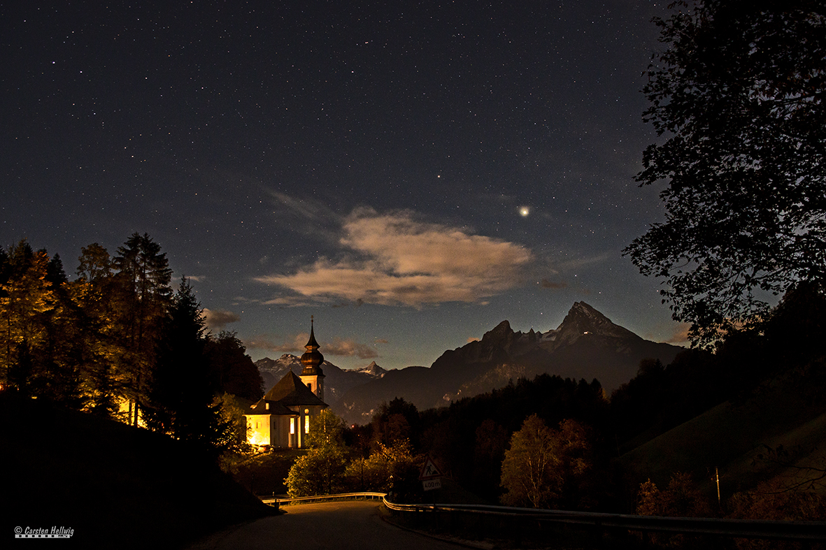 Kirche und Berg