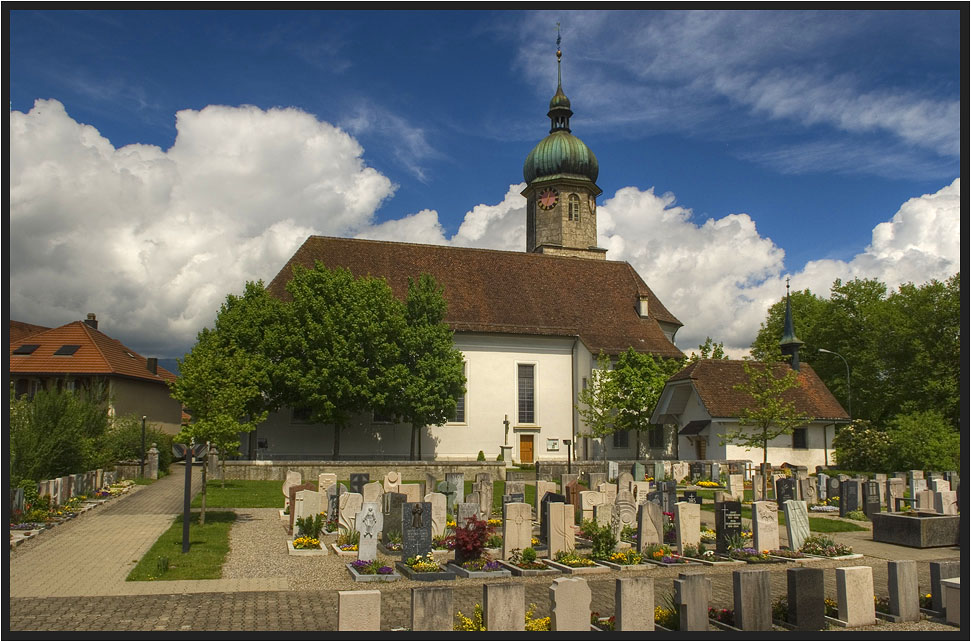 Kirche und Friedhof