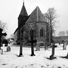 Kirche und Friedhof im Schnee