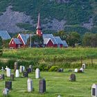 Kirche und Friedhof von Flakstad auf den Lofoten