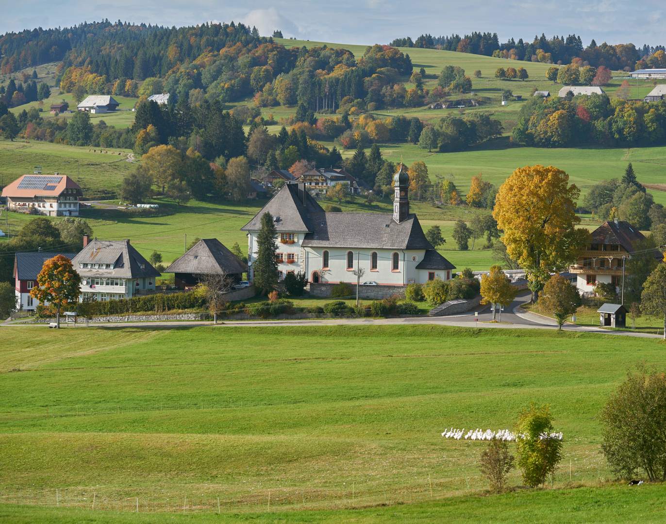 Kirche und Pfarrhaus in Ibach