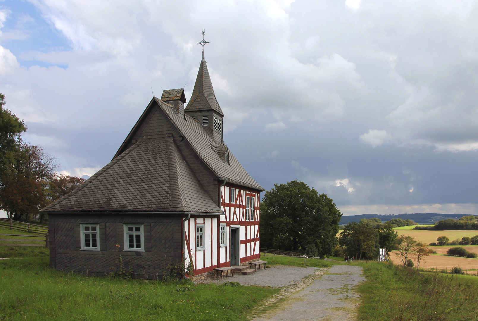 Kirche und Schule unter einem Dach