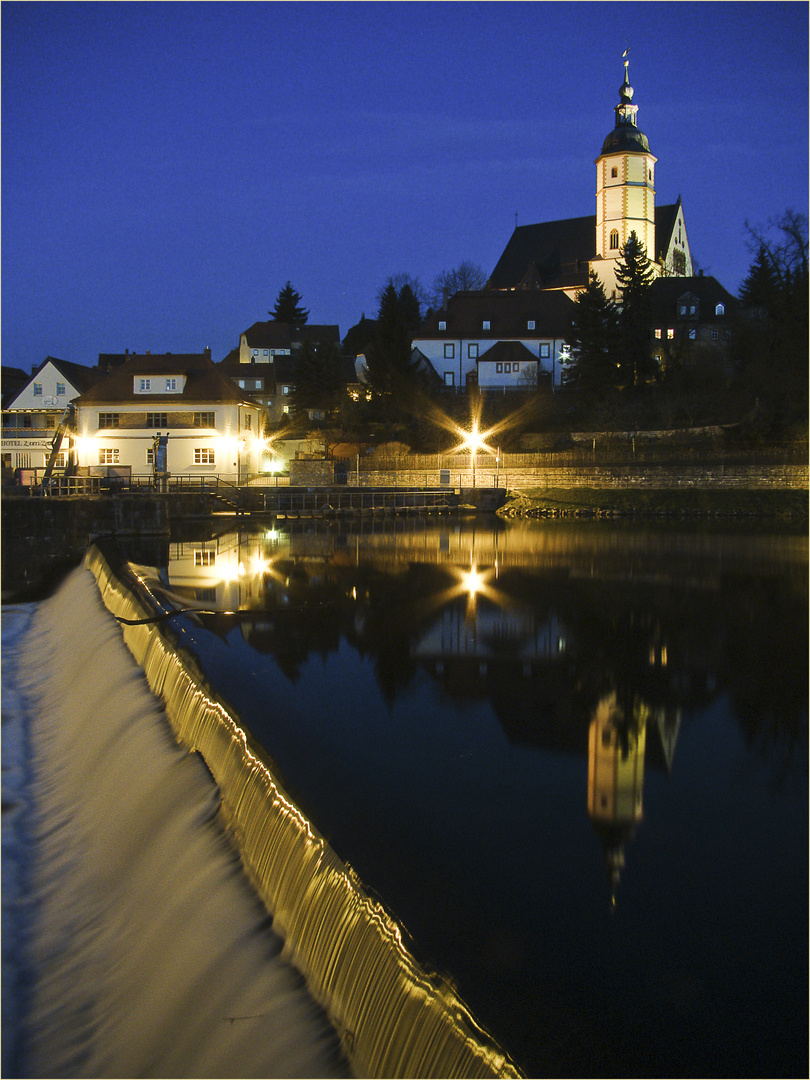 Kirche und Wehr von Penig bei Nacht