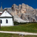 Kirche unterm Heiligkreuzkofel