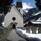 Kirche von Elm, im Hintergrund die Tschingelhörner mit dem Martinsloch