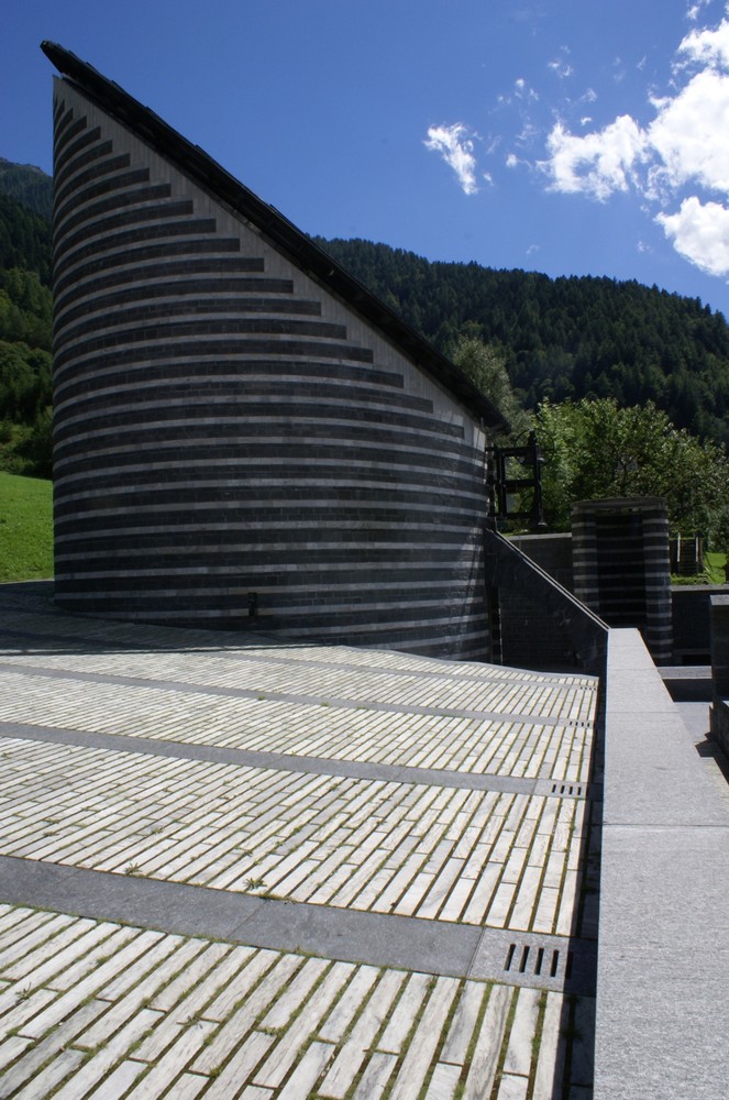 Kirche von Mario Botta, Mogno, Tessin