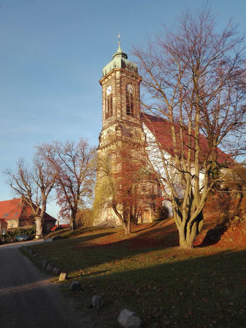 Kirche von Stolpen im Sonnenlicht