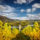 Kirche, Wein und Wolken